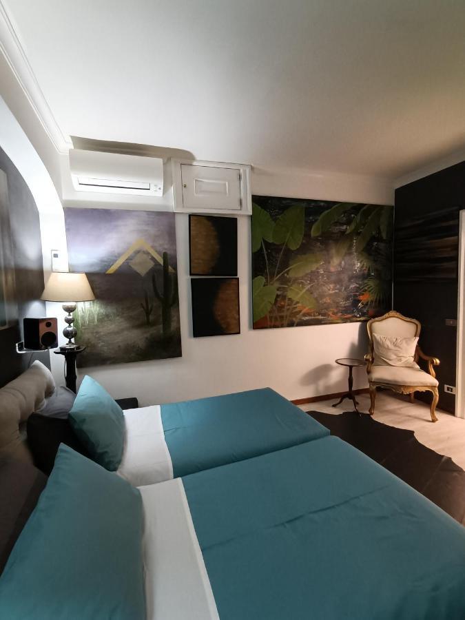 Spanish Steps Bedroom * Rom